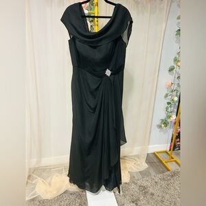 Elegant Black Maxi Dress with Brooch